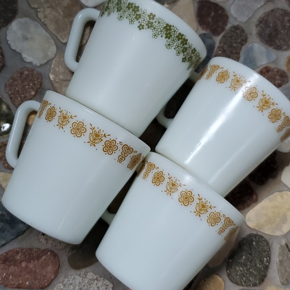 (4) Pyrex Milk Glass Mugs - Picture 1 of 4